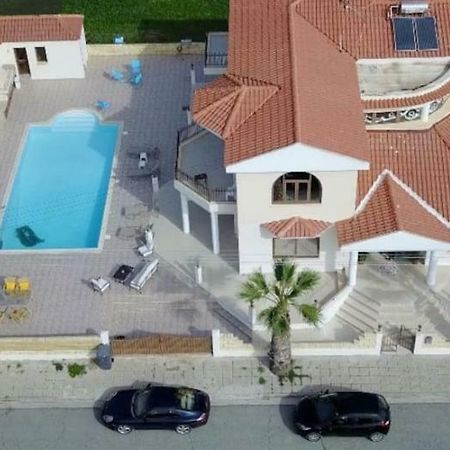 Larnaca Mansion Ideal For 3 Families Or More 外观 照片