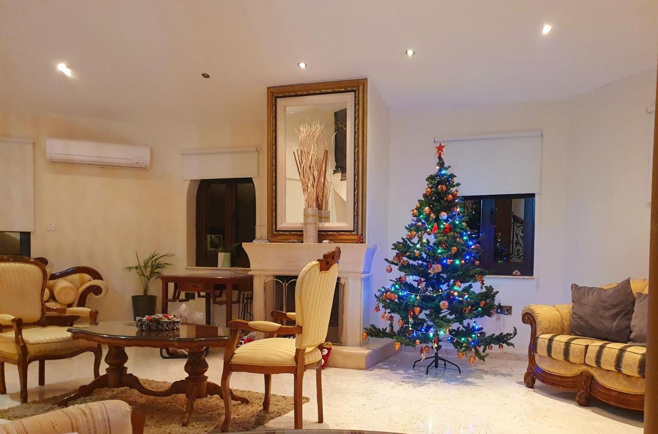 Larnaca Mansion Ideal For 3 Families Or More 外观 照片