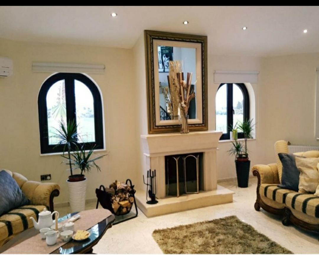 Larnaca Mansion Ideal For 3 Families Or More 外观 照片