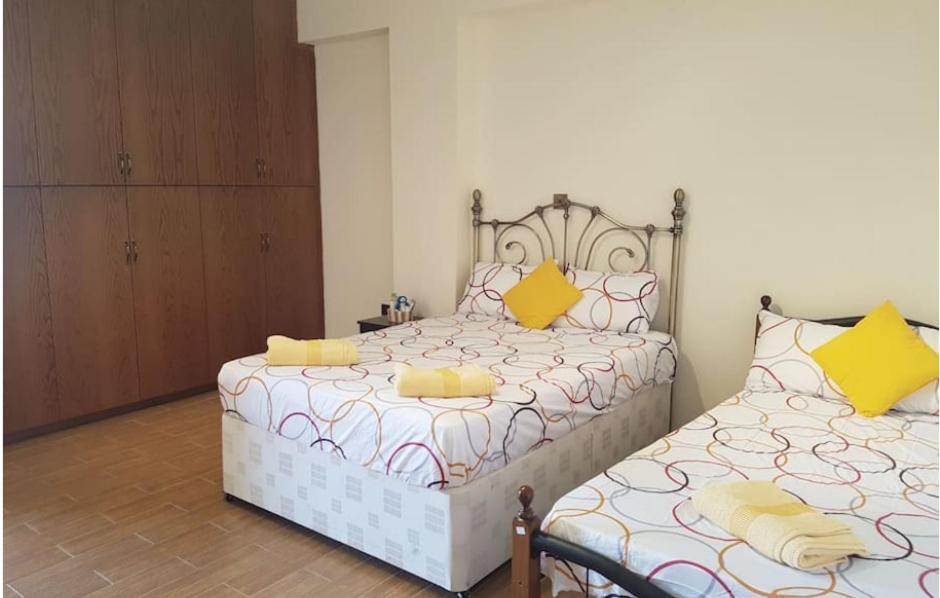 Larnaca Mansion Ideal For 3 Families Or More 外观 照片
