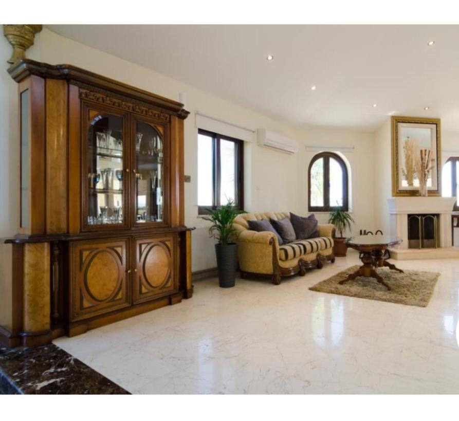Larnaca Mansion Ideal For 3 Families Or More 外观 照片