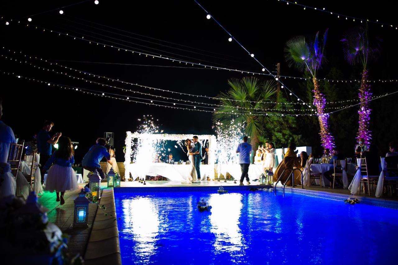 Larnaca Mansion Ideal For 3 Families Or More 外观 照片