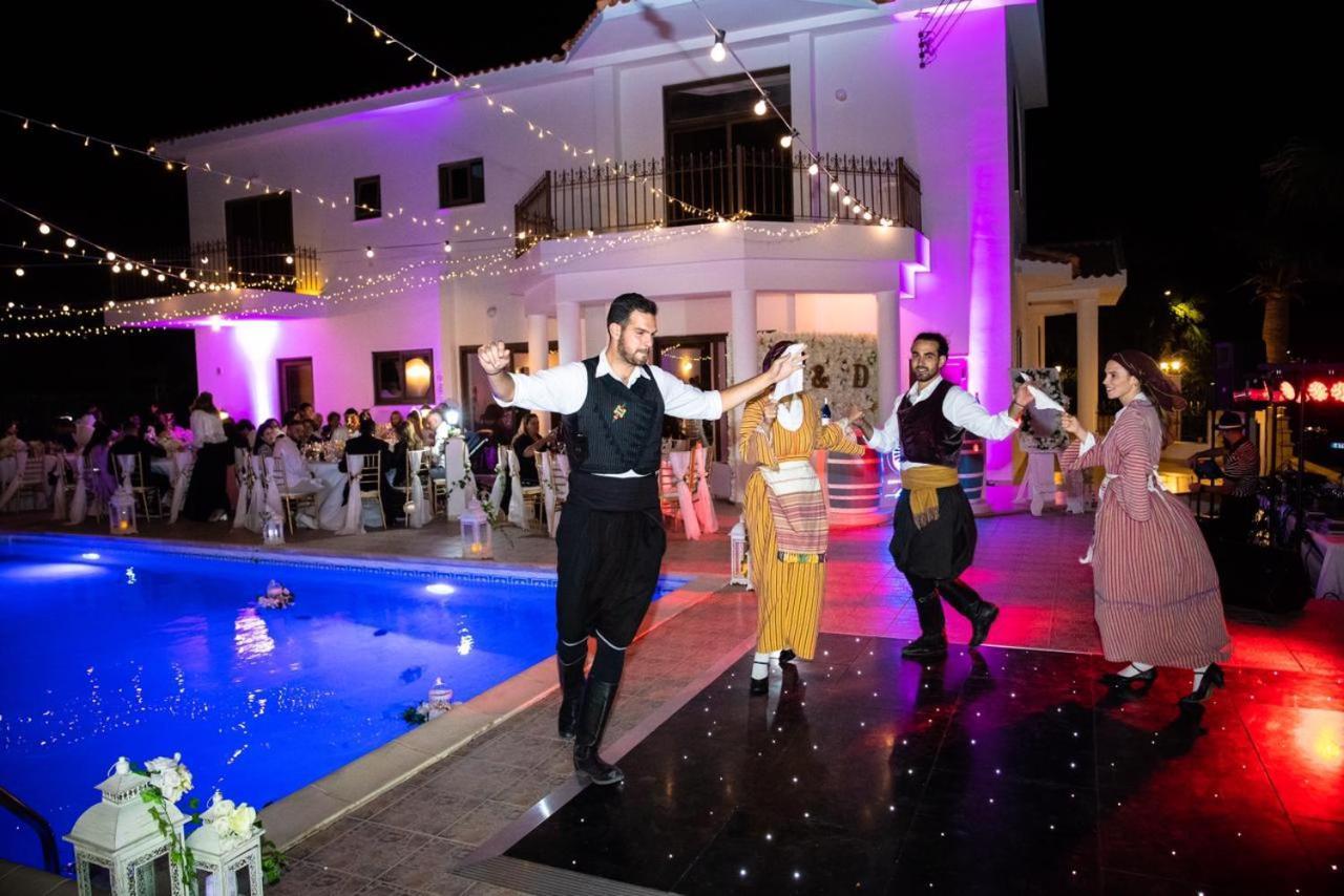 Larnaca Mansion Ideal For 3 Families Or More 外观 照片
