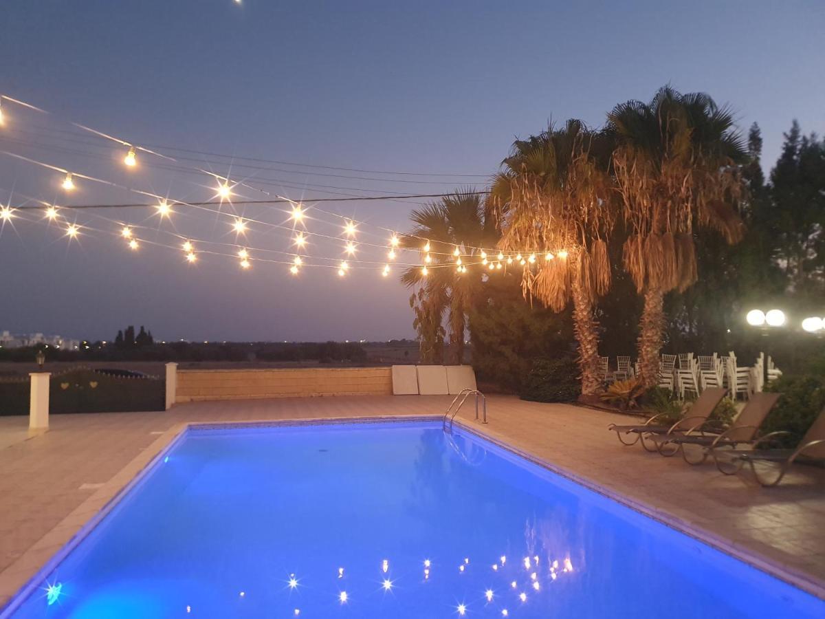 Larnaca Mansion Ideal For 3 Families Or More 外观 照片