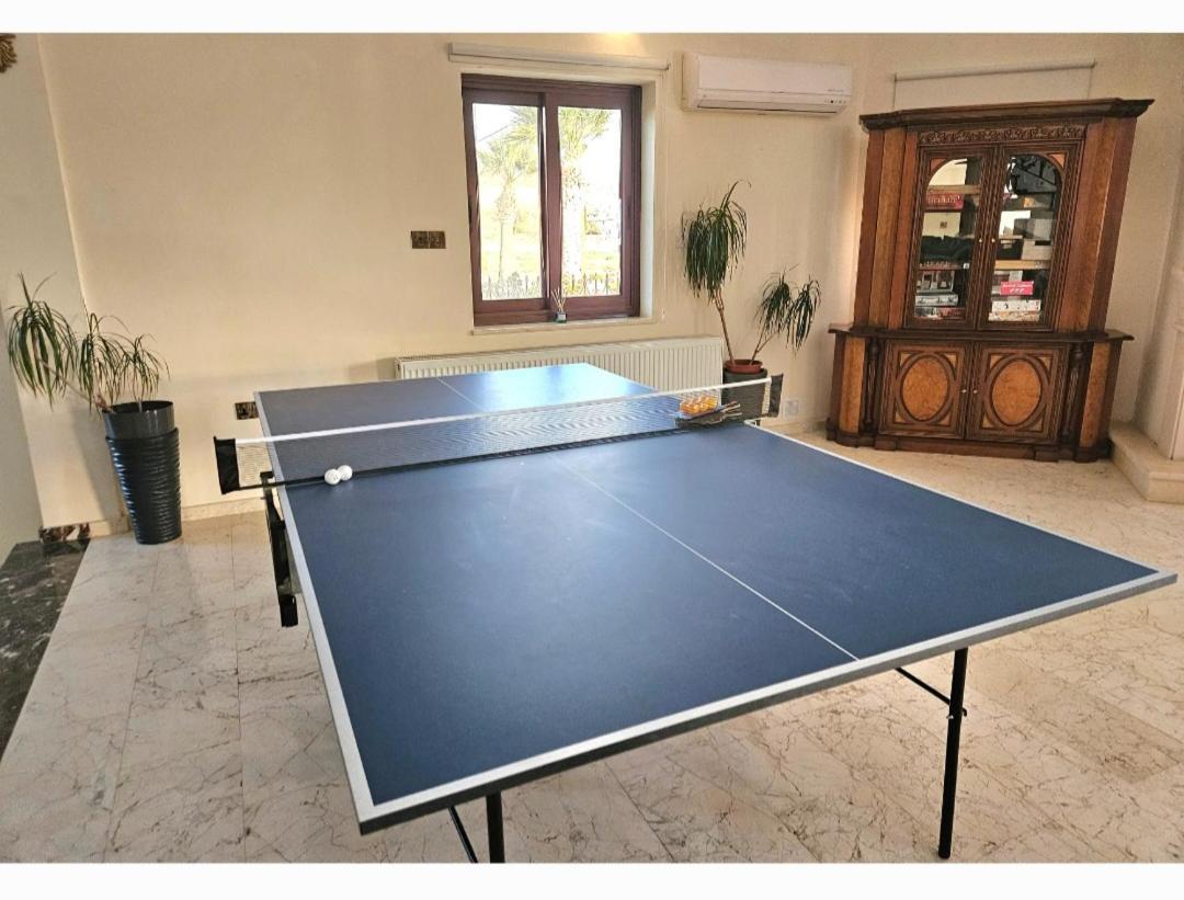 Larnaca Mansion Ideal For 3 Families Or More 外观 照片