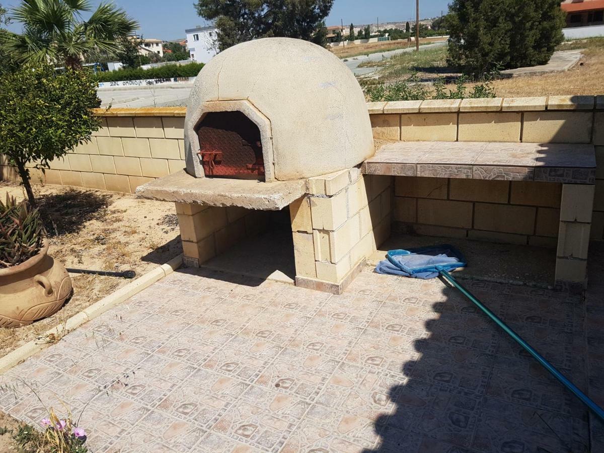 Larnaca Mansion Ideal For 3 Families Or More 外观 照片
