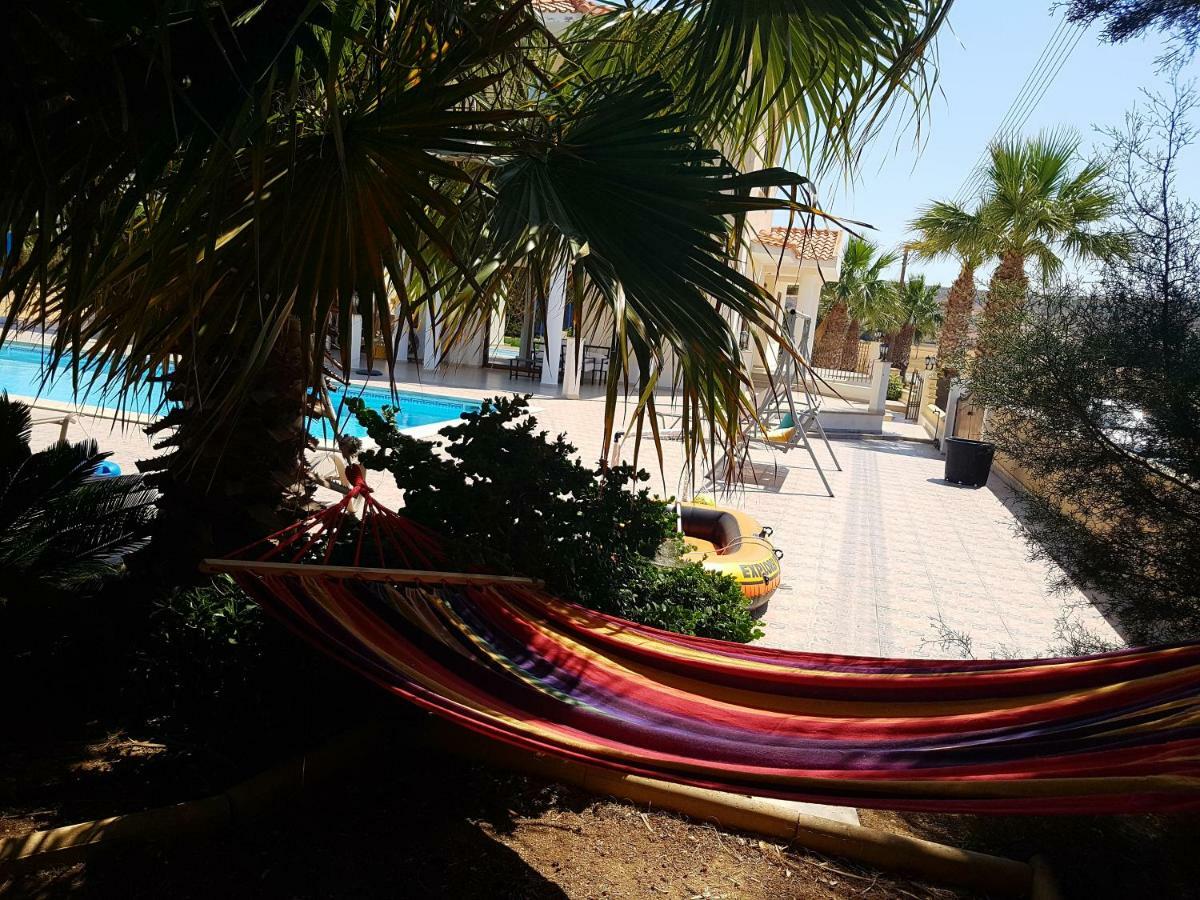 Larnaca Mansion Ideal For 3 Families Or More 外观 照片