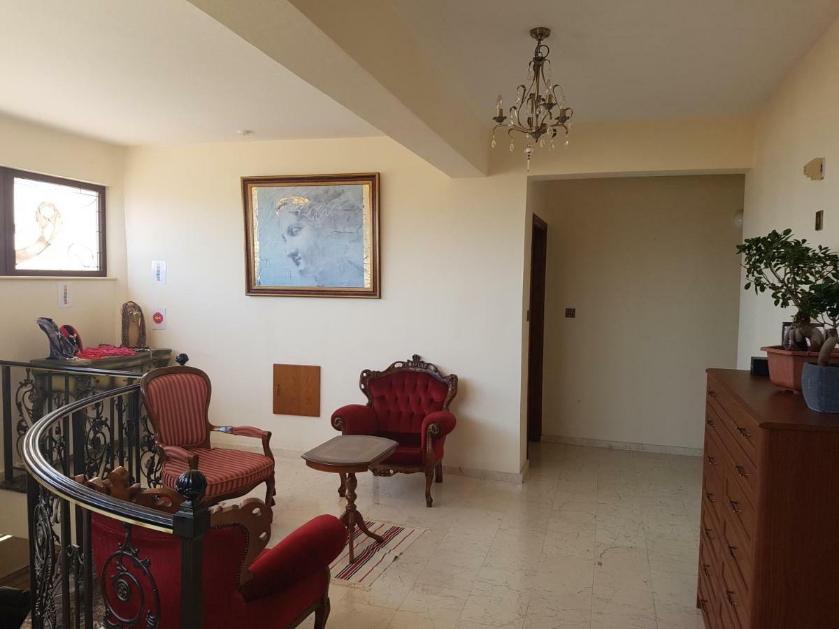 Larnaca Mansion Ideal For 3 Families Or More 外观 照片