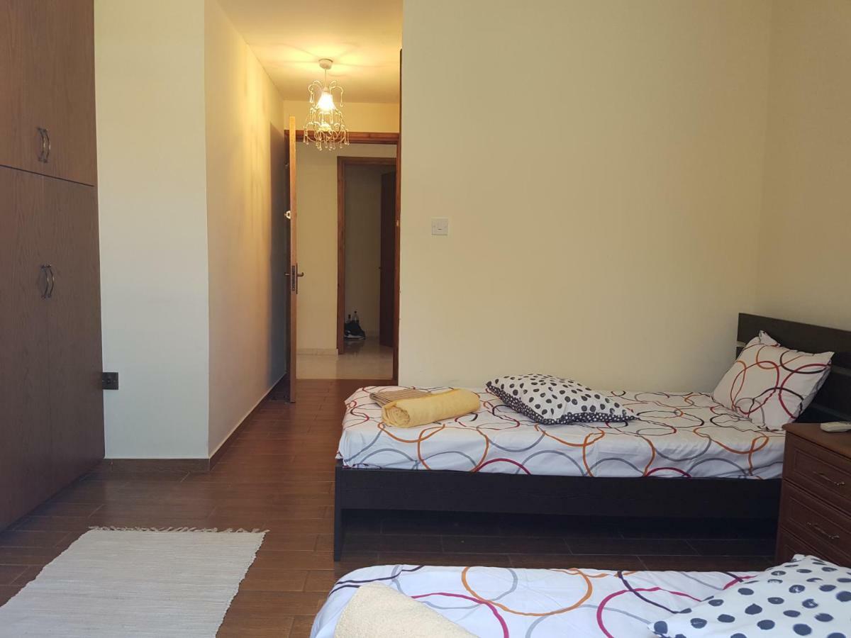 Larnaca Mansion Ideal For 3 Families Or More 外观 照片