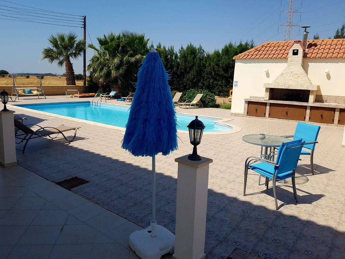 Larnaca Mansion Ideal For 3 Families Or More 外观 照片