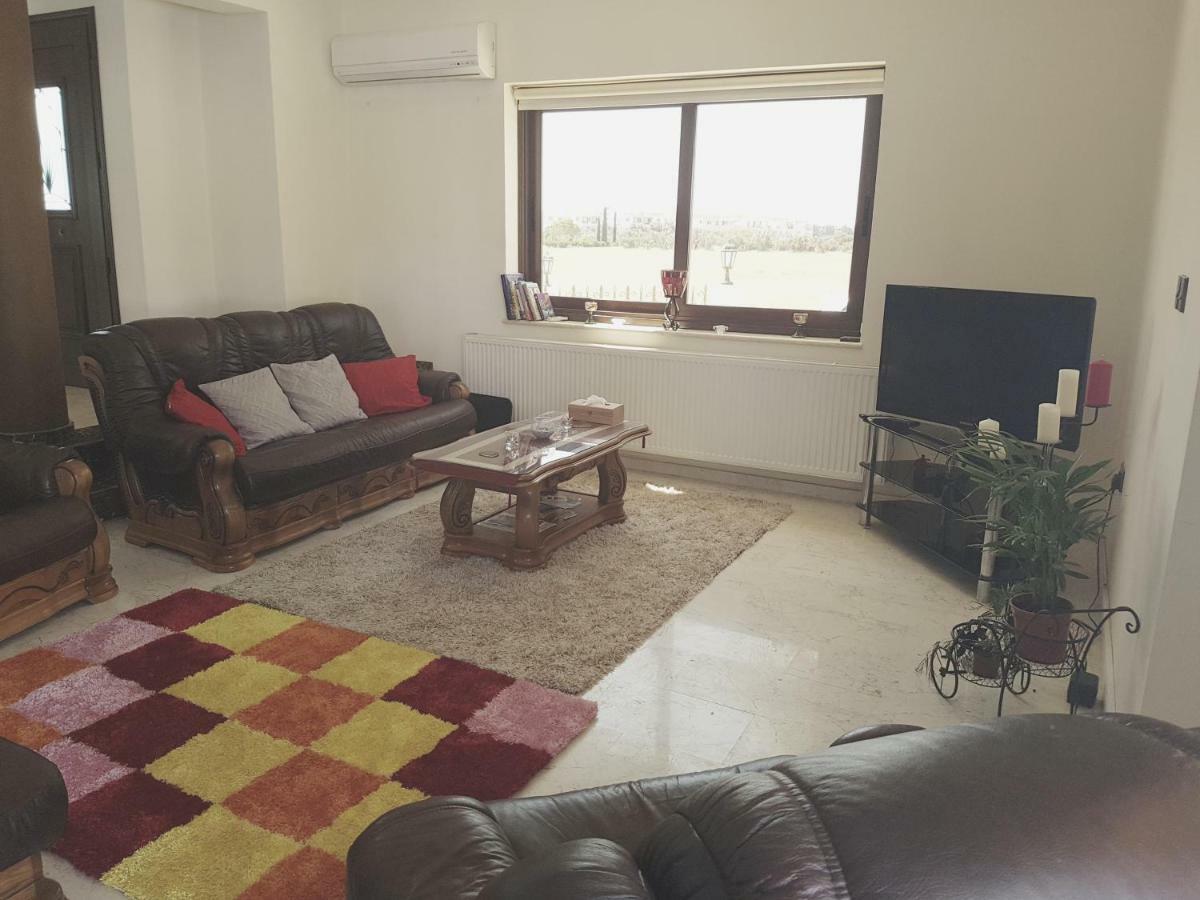 Larnaca Mansion Ideal For 3 Families Or More 外观 照片