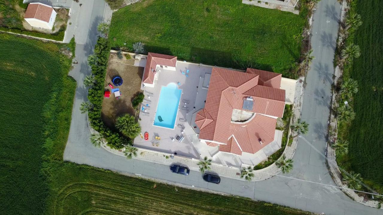 Larnaca Mansion Ideal For 3 Families Or More 外观 照片
