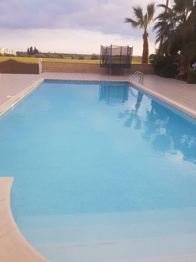 Larnaca Mansion Ideal For 3 Families Or More 外观 照片